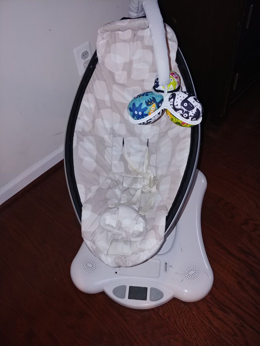Mamaroo baby swing. $125 or best offer