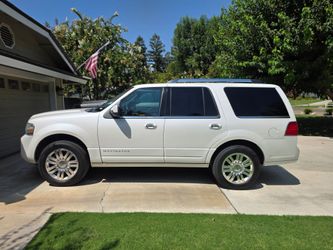 2013 Lincoln Navigator with Newer Engine