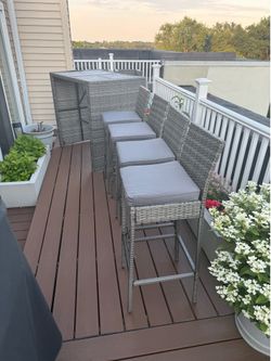Outdoor high top  table and 4 chairs with cushion