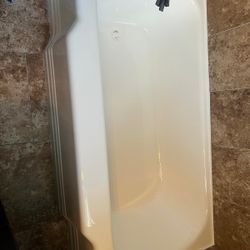 White tub/shower Reglazing 