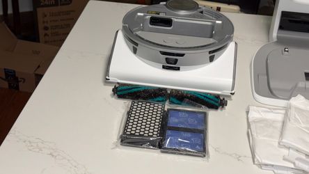Samsung Jetbot AI+ - the flagship robot vacuum with the auto-empty Clean Station