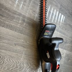 Black & Decker electric corded hedge trimmer with a 17-inch blade