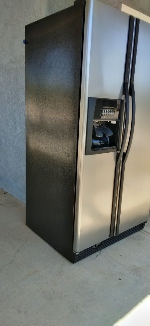 Whirlpool Refrigerator 25 CF
