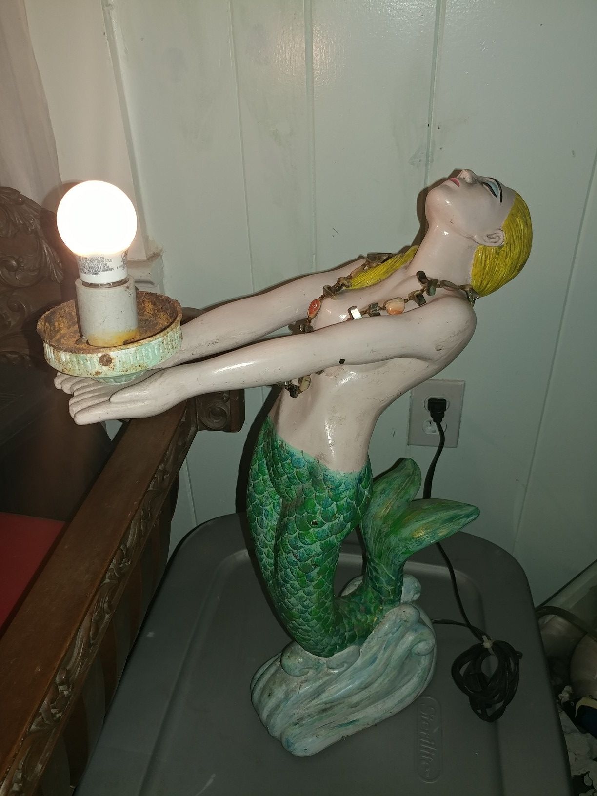 Vintage unique art deco 20" x 16 " resin mermaid lamp as -is