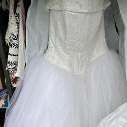 Size Six Wedding Dress $100