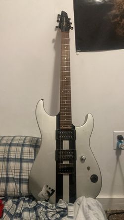 FOR TRADE/ PURCHASE: 2003/4 Squier Showmaster HH with Black Racing Stripe