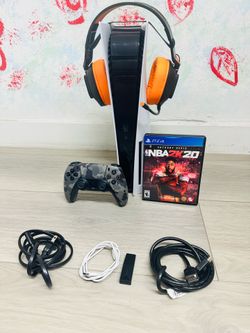 PlayStation 5 - Disc Version - 825GB , Bonus 1 Game , 1 Headset ( Used Very New )