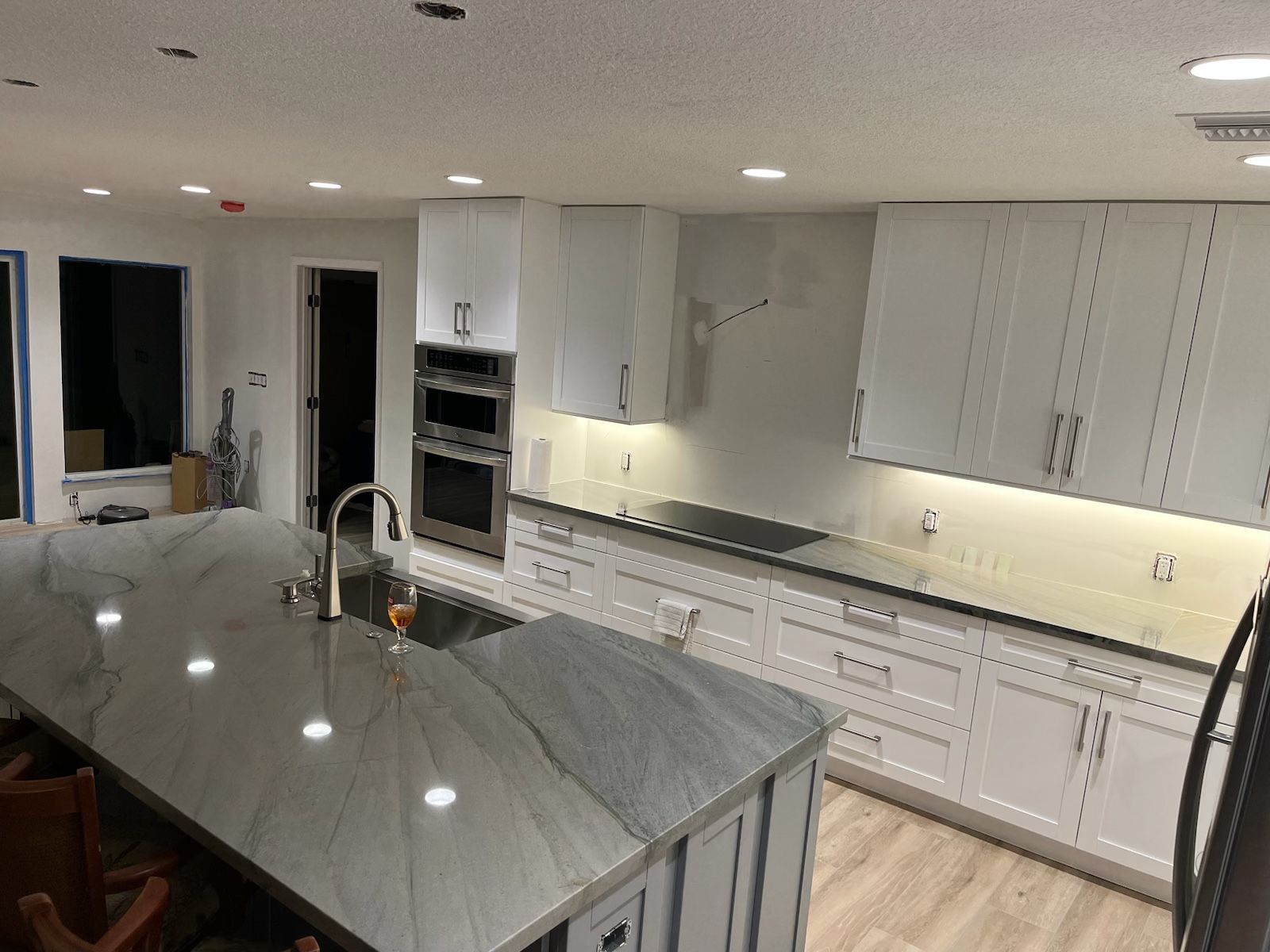 Kitchen Cabinets With Quartz Or Granite Countertops