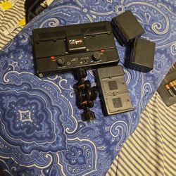 Video Light with Batterys And Charger 