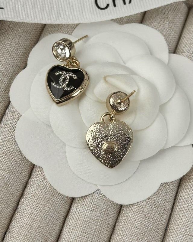 Women's accessories