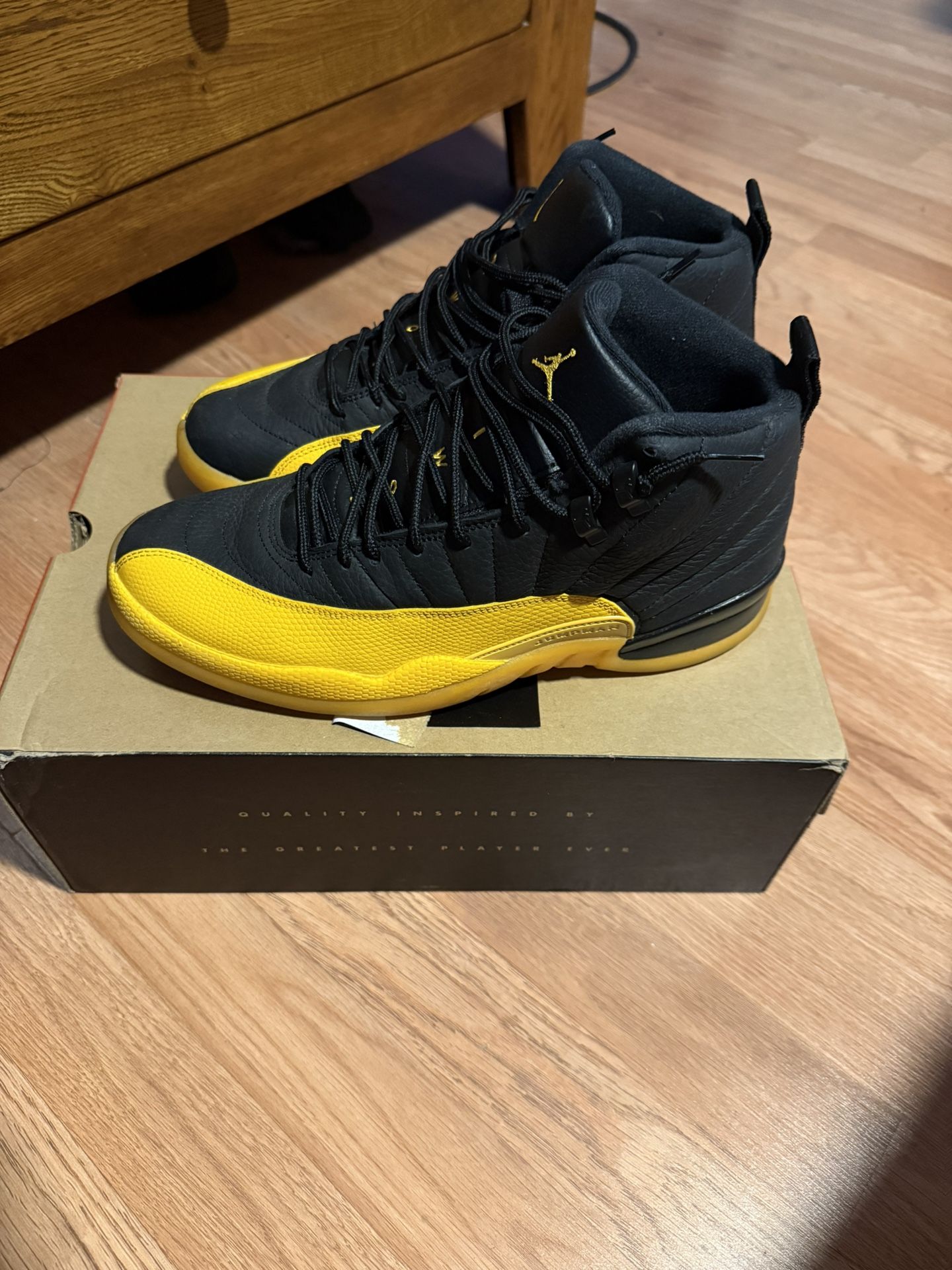 Air Jordan 12 University Gold