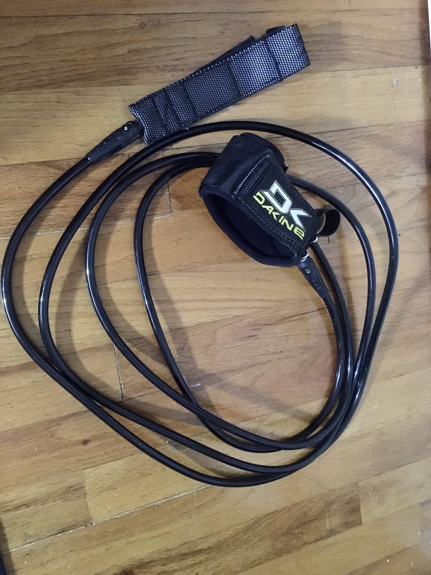 12’ Dakine longboard leash. Velcro both ends.