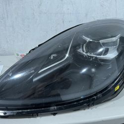 2020 Porsche Macan Left Headlight 