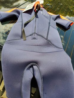Billabong wetsuit size 2