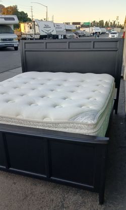 CAL KING BED FRAME WITH BOX AND MATTRESS