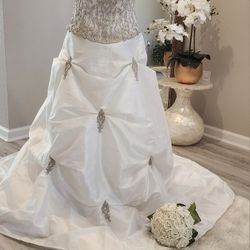 PC Mary's Embroidered beaded 
strapless ball gown wedding dress w/ detachable train-size 12 