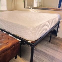 KING Size Therapeutic Bamboo Memory Foam Mattress W/Bedframe + Mirror