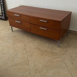 Dresser Free/Gratis
