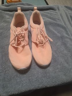 Women tennis shoes
