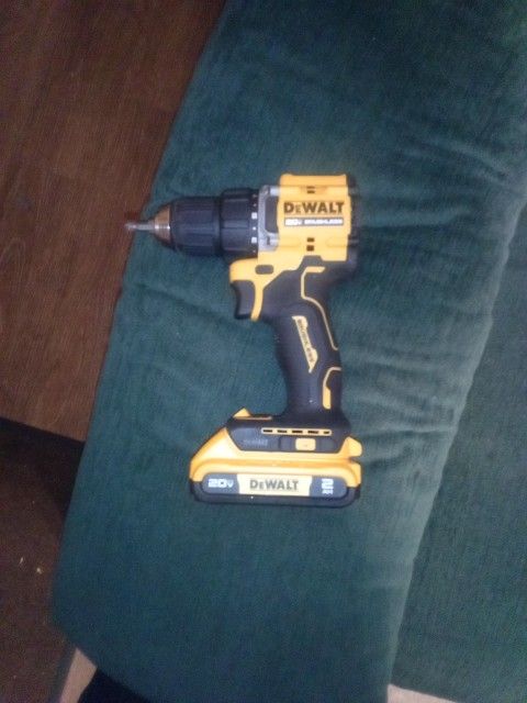 Dealt 20v. Brushlesss Dtill