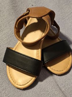 Old Navy Kids black sandals size 6