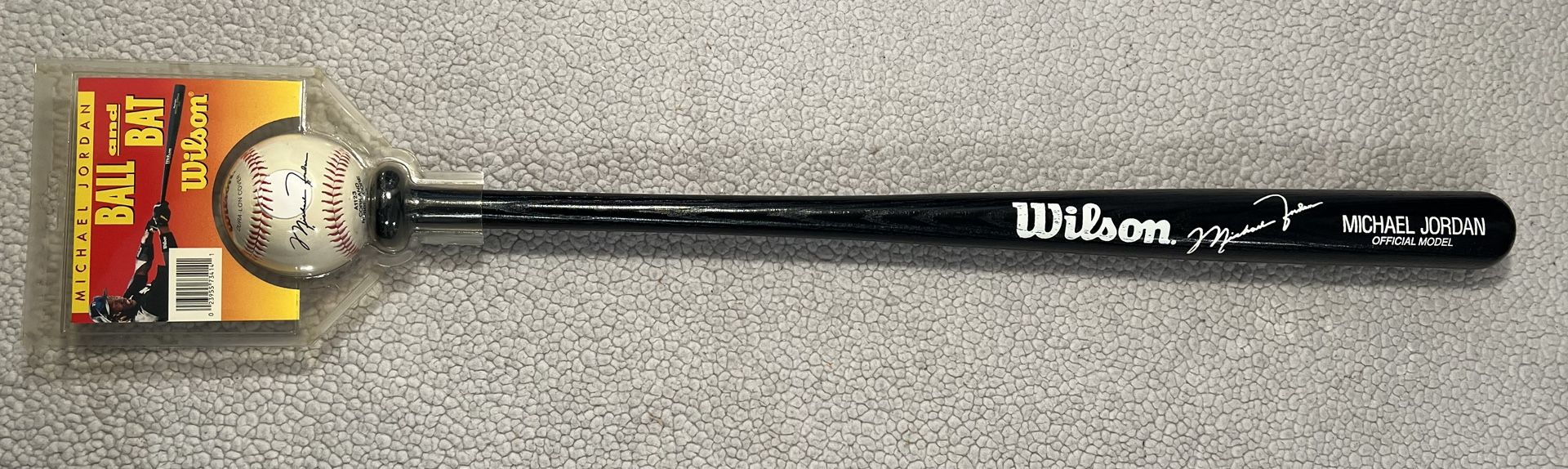 Rare Wilson MICHAEL JORDAN Ball & Bat Set with Cut Out Card UNOPENED