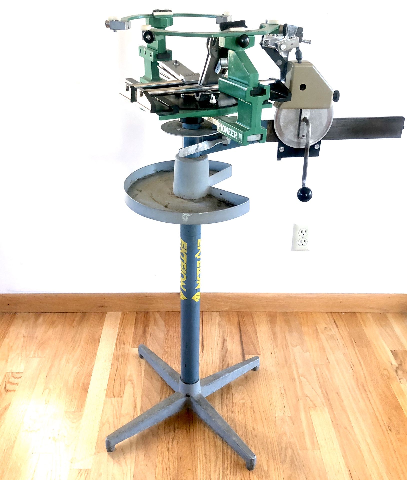 EKTELON ALPHA PIONEER III Tennis Racquet Stringing Machine for Sale in