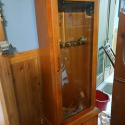 Good Nice Looking Gun Cabinet Hold Seven Guns And Has The Key Lock
