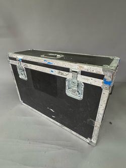 Master Cases - Shipping case with removable foam insert for 32” Flat Screen Monitor/TV
