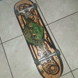 8.5 Skateboard New 75$ Obo