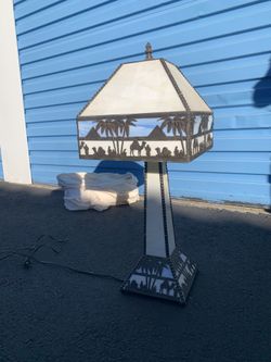 Decorative Antique 1900s Stained Glass Table Lamp