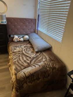 Girls Twin Bed With Pink Tufted Headboard 