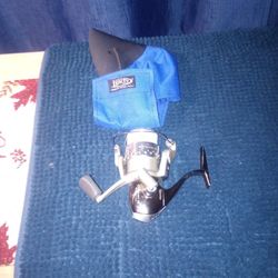 Quantum Catalyst PTi 10 spinning fishing reel With Lindy Legendary Fishing Tackle Case