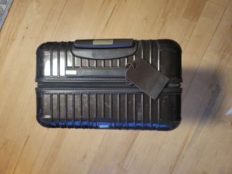Rimowa Essential Trunk Plus Limited Edition for Sale in Everett, WA -  OfferUp