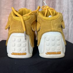 Air Jordan Size 9.5m Retro Rare Size 9.5m.    129$