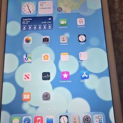 Like New Apple Ipad AIR2 128gb WITH KEYBOARD CASE AND OTTERBOX CASE
