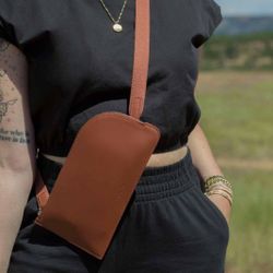 Everlane The Cactus Leather Sling Bag 