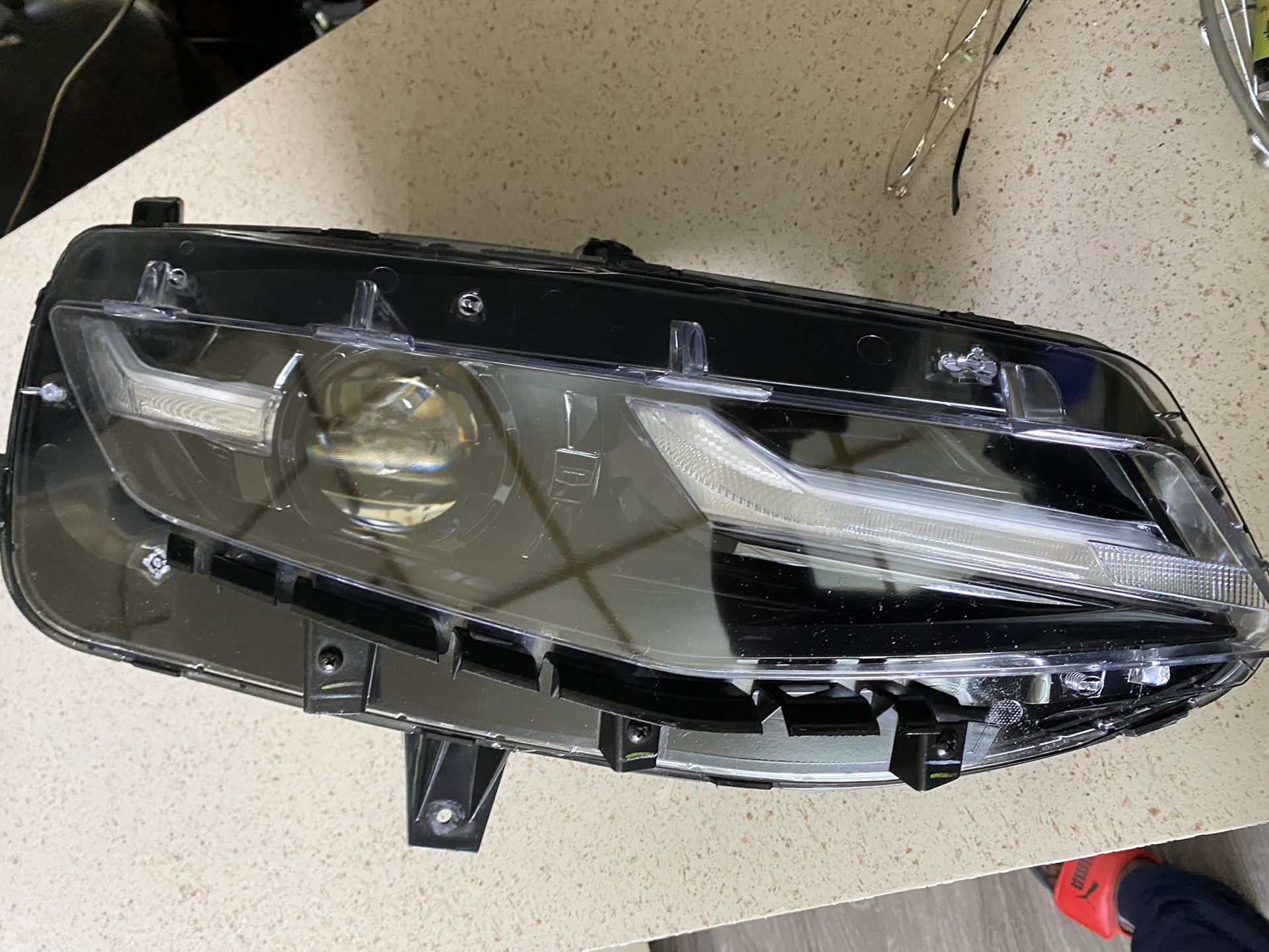 2019-22 Chevy Camaro 1LT  Passenger Headlights 
