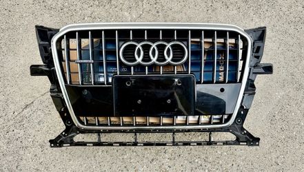 2013-2017 OEM Genuine Audi Q5 Quattro Front Grille Assembly