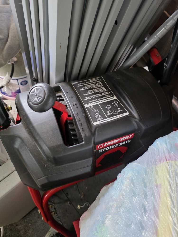 Troy bilt Snow Blower