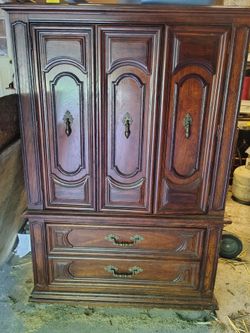 Vintage Thomasville Segovia Gentleman’s Chest / Armoire – Solid Wood