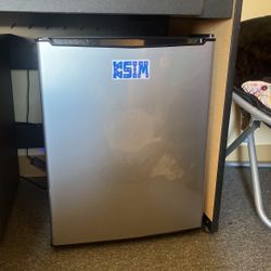 Mini Fridge 