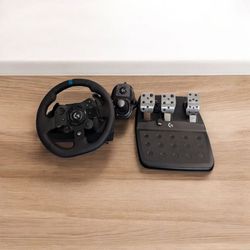 Logitech G923 Racing Wheel and Pedals, TRUEFORCE Force Feedback, Real Leather + Logitech G Driving Force Shifter
