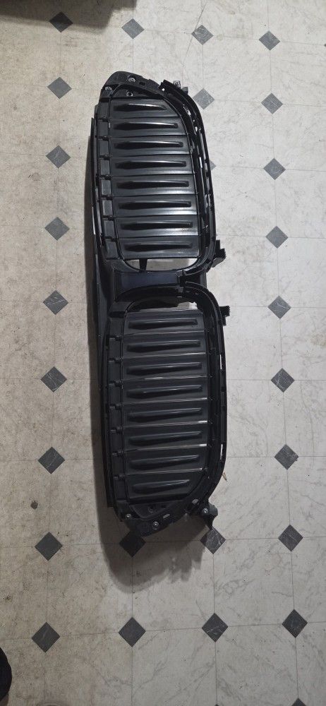 2017-2020 BMW 5 SERIES FRONT BUMPER AIR SHUTTER GRILLE OEM