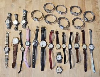 Large Lot of 26 Ladies Watches Timex Indiglo Circa Qmax Acqua Carriage