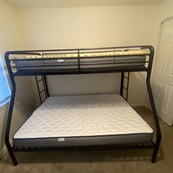 Bunk bed W/bunkie Boards (like New)