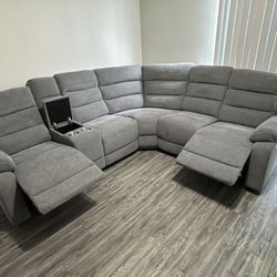 Contemporary Gray Reclining Sectional Sofa – Ideal for Comfort and Style in Your Living Room! 🛋️✨ Visit us at BetterHomeFurnitures.com for More 