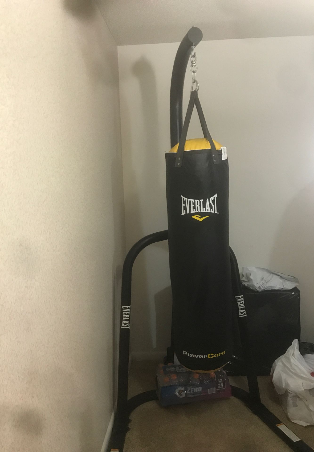 Everlast punching bag 100 pounds with stand