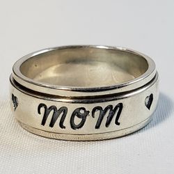 Size 7, Artisan Crafted .925 Sterling Silver, 6.1gm "MOM" Engraved Spinner Ring. Made in India