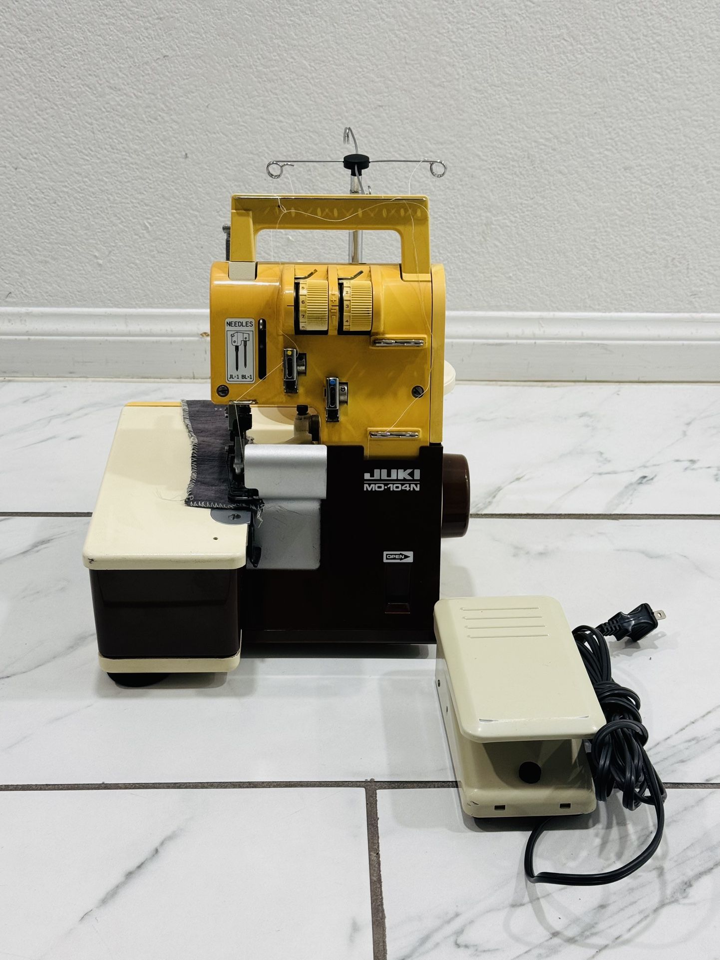 🇯🇵 Juki Overlock MO-104N Sewing Machine